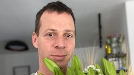 פרחים לעמית סגל, צילום: פייסבוק